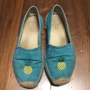 Comfy blue pineapple flats